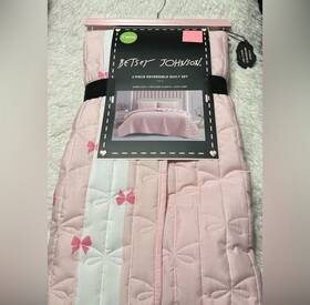 88714 Betsey Johnson 83893 2 Piece Reversible Microfiber Twin Quilt Set Sham Coquette Bows