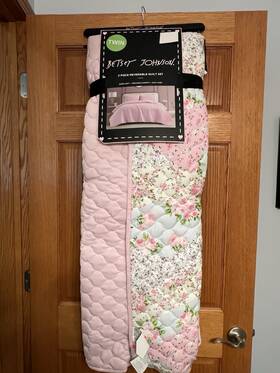 Bjq10234tw-crm Betsey Johnson Twin Reversible Quilted 2-piece Quilt Set Pink Floral 86x68 Bjq10234tw-crm Betsey Johnson Twin Reversible Quilted 2-piece Quilt Set Pink Floral 86x68