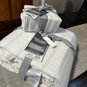 Better Homes & Gardens 810001222604 And Arches Quilt Full/queen 2 Shams Brand New