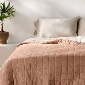 91234975 Casaluna Full/queen Heavyweight Linen Blend Quilt Light Adobe Clay -