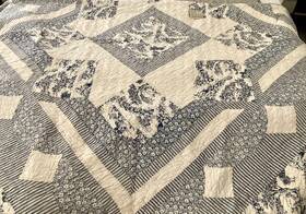 466800 Cracker Barrel Blue Toile Classic King Size Quilt 105 Inch X95 100% Cotton Bedspread
