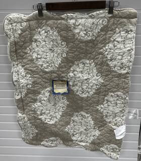 517714 Cracker Barrel Daryn Reversible Whole Cloth Quilted Sham Standard Size Damask