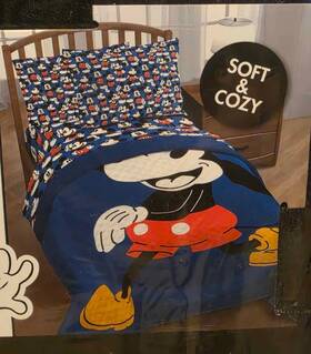 Disney 032281145392 Mickey Mouse Quilted Bedspread Twin Size New
