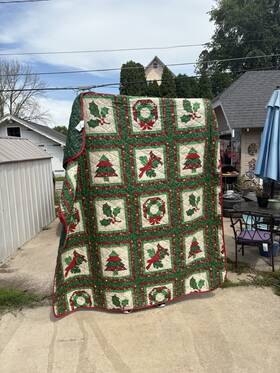 13777a Domestications Christmas Gift Time Quilt Full/queen Size 86 Inch X Shams Skirt