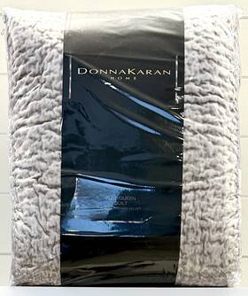Donna Karan 800298789126 Stunning Home Soft Velvet Hand Stitched Full/queen Quilt Platinum
