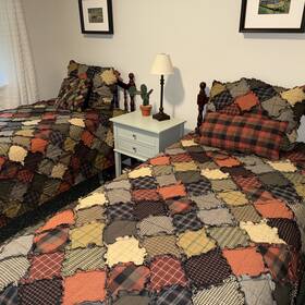 21704 Donna Sharp 2 Campfire Cotton Twin Rag Quilts And Shams With Accent Pillows