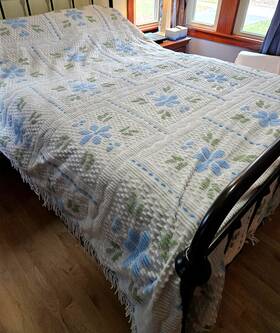 Rn-1350 Georgia Textile Full Size Chenille Bedspread White Blue And Green Floral 90 X 100 Inch