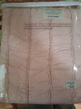 166286 Grandin Road Full / Queen Quilt And 2 Pillow Shams Ashlyn Ruched Pink Cotton Nip