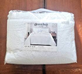 Ec700048 Great Bay Home 3-piece Quilt Set With Shams- White Size King