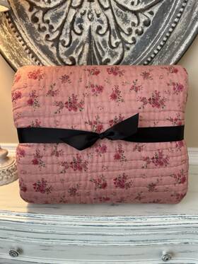 3331713 Greenrow Gingham Floral Reversible Queen/king 93 Inch X96 Quilt Pink Pre-owned