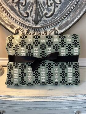 9904167 Greenrow Louie Coverlet Throw 93 Inch X96 Green/black Nwot Open Box Read