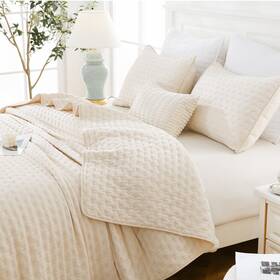 Hfb2502 Hisnug Cream Quilt Bedding Set With Pillow Shams Breathable Lightweight Bed Spread