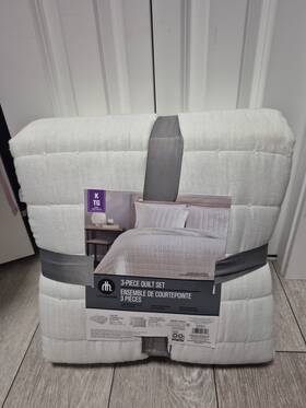 Hometrends 196789008143 3-piece Pick Stitch White Color King Size Quilt Set. 100% Polyester