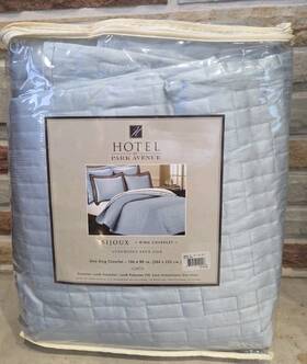 13-559 Hotel By Park Avenue Luxury Textured Quilted King Coverlet Ice Blue 104 Inch 90
