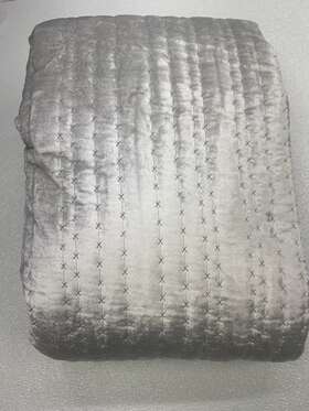 100124510qn Hotel Collection Velvet Queen Coverlet Platinum Preowned With Defect
