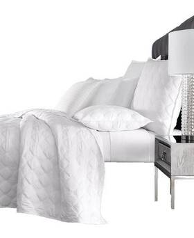 Hotel Collection 194137894936 Solid Velvet 3 Piece King Quilted Coverlet Set White - 550