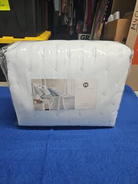 Hotel Collection 636206071324 Dimensional King Quilted Coverlet Blue