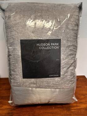 100174197qn Hudson Park Collection Ripple Texture Queen Coverlet Silver New