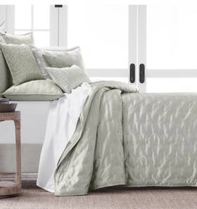 Hudson Park 733001946960 Collection Nouveau King Quilted Coverlet Silver