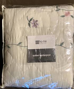 J. C. Penney 047756678060 Jc Penny Home Collection Quilted Bedspread Floral Design Size Twin 80x110 New