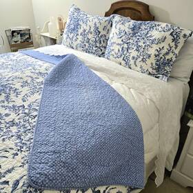 185747 Laura Ashley Home Quilt Comforter Blue Floral Reversible Bedding Full / Qn