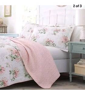 53844041 Laura Ashley Full/queen Honeysuckle Reversible Quilt Set Pink - Ashley. Ws57