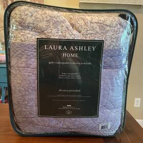 Laura Ashley 883893181472 Addison Lilac King Quilt 104x96