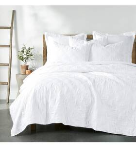 7597 Levtex Home 7597/12.13 100% Linen Front Cotton Back King Quilt Washed 106 Inch X 92
