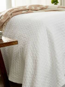 93d32j743 Lexington Authentic Star Bedspread White - 160x220cm