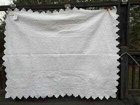 102284 Linensource Coquillage Twin White Quilted 100% Cotton Coverlet Floral Pattern