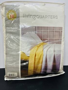 80211 Livingquarters Living Quarters King Matelasse Coverlet 100% Cotton White Nos