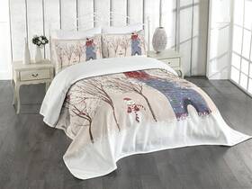 Lunarable 682042902515 Christmas Bedspread Snowy Courtyard With Tree And Snowman In Front Of House