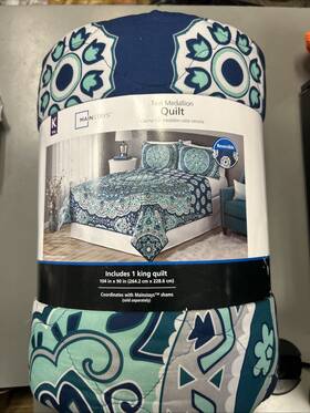 Mainstays 735732110856 Teal Blue Medallion Pattern Reversible Quilt King Size 104 Inch X 90 New