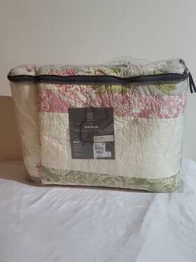 Martha Stewart 732995473476 Collection Star Wreath Patchwork Quilted Bedspread Queen Size