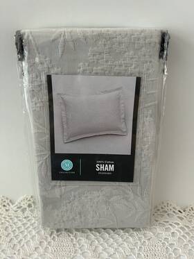 Martha Stewart 733001947899 Collection Floral Matelasse Standard Sham. New
