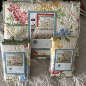 Martha Stewart 733003792145 Collection Dorset Flowers King Sz Quilt Std. Quilted Shams New