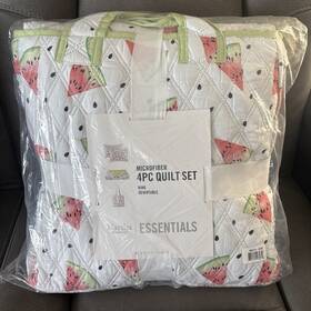 Martha Stewart 762120413923 Essentials 4 Piece Quilt And Tote Bag Set King Watermelon
