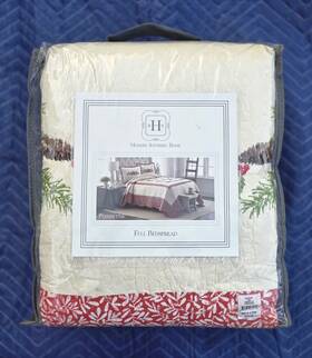 Modern Southern Home 811032033061 Nip Poinsettia Quilted Embroidered Full Bedspread 96 X 110