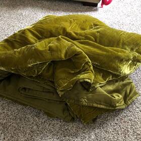 Opalhouse 191908090764 Velvet Tufted Stitch Quilt King Moss Green Coverlet As Is Read