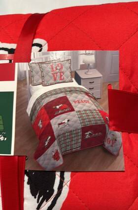 Peanuts 032281186074 Snoopy Christmas Quilt Sham Set Queen