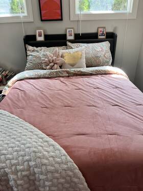Pillowfort 197543833681 Full/queen Velvet Kidsft Quilt Pink -