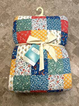 Pioneer Woman 041808963166 Patchwork Floral Queen Quilt Comforter Set 2 Pillow Shams
