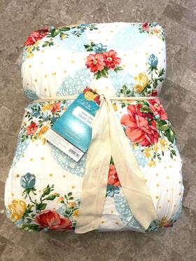 Pioneer Woman 041808963203 Vintage Floral Quilt Comforter Set Queen 2 Pillow Shams