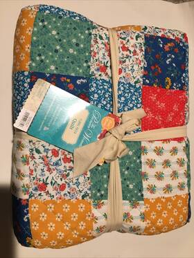 Pioneer Woman 041808963326 Floral Patchwork Full/queen Quilt Reversible Comforter Nwt 90 X92