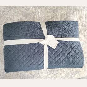 06019986 Pottery Barn Steel Blue Heirloom Scalloped Quilt King/cal King
