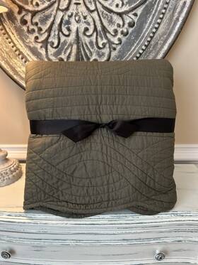 1014921 Pottery Barn Heirloom Scallop Full/queen Quilt Loden Nwot Ob