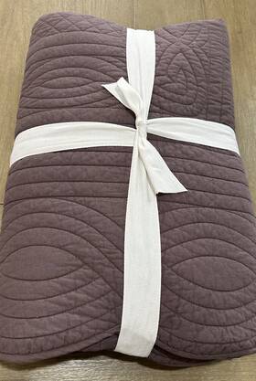 1165527 Pottery Barn Heirloom Cotton Quilt Full Queen Plum