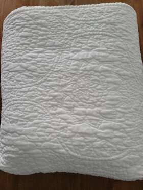 1541770 Pottery Barn Belgian Flax Linen Floral Stitch Quilt King White