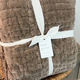 2103004 Pottery Barn Washed Velvet Handcrafted Quilt Full/queen Mochaccino Inch Brown
