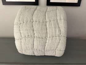 2510075 Pottery Barn Cloud Linen Quilt Full/queen Eucalyptus